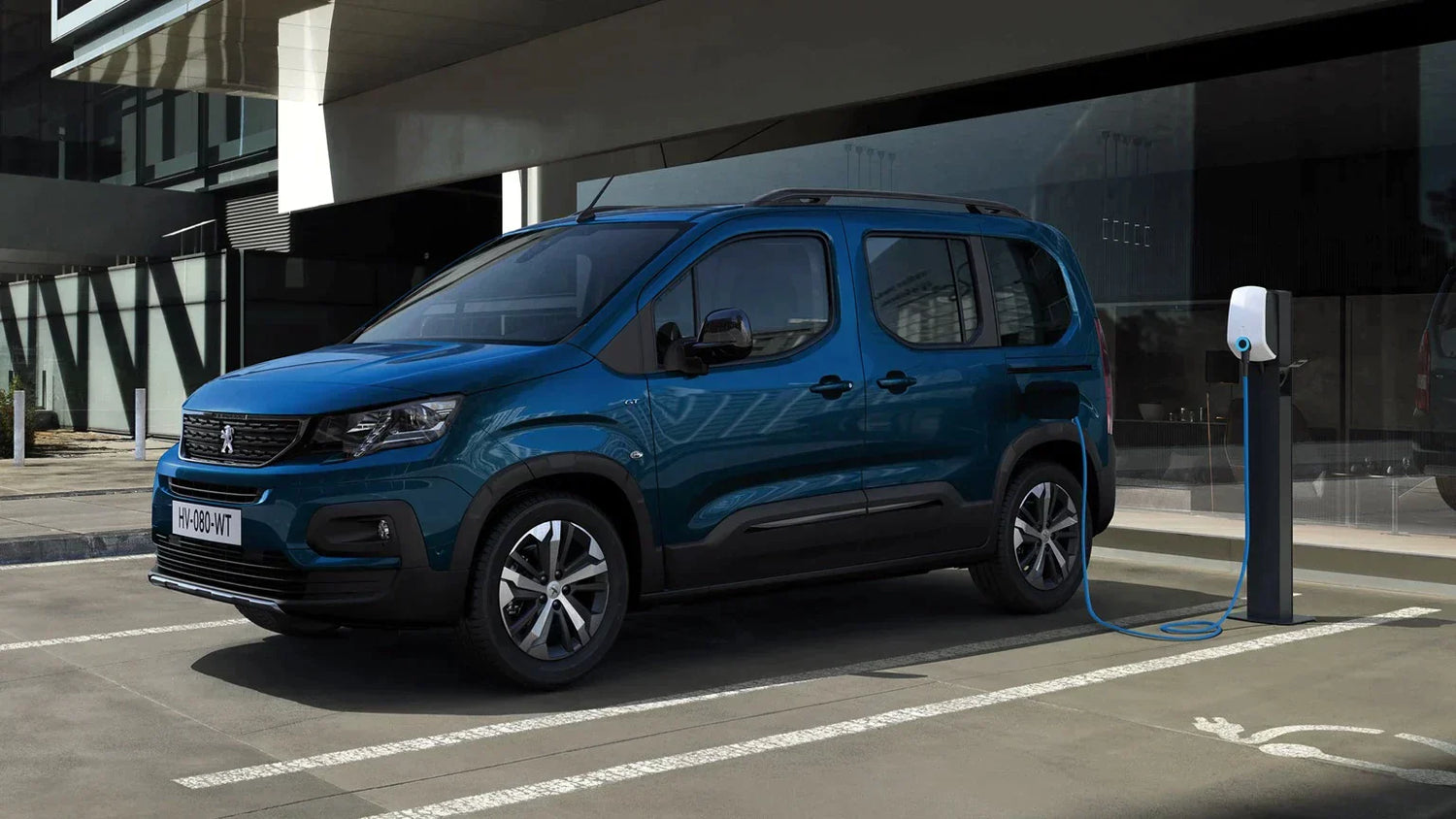 Peugeot e-Rifter charging cable