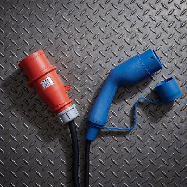 Type 2 - 16A rød CEE kontakt | 3-fase | Justerbar 8A - 16A | 11kW ladekabel
